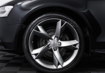 Подержанный автомобиль Audi A4 Sedan 2014 года (21 фото)