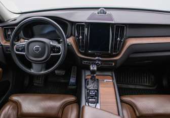 Подержанный автомобиль Volvo XC60 2018 года (13 фото)
