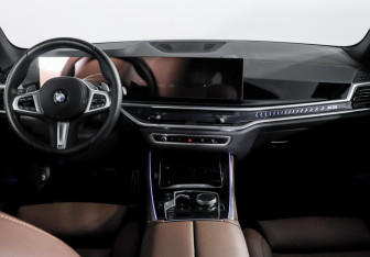 Подержанный автомобиль BMW X5 2024 года (12 фото)