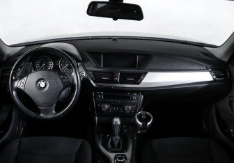 Подержанный автомобиль BMW X1 2014 года (17 фото)