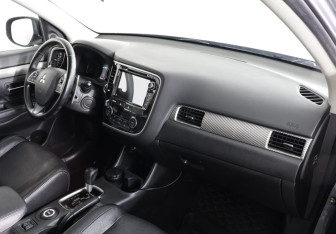 Подержанный автомобиль Mitsubishi Outlander 2012 года (8 фото)