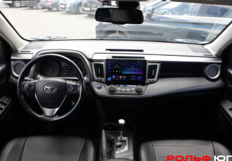 Подержанный автомобиль Toyota RAV4 2019 года (11 фото)