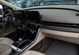 Подержанный автомобиль Kia Carnival 2020 года (7 фото)