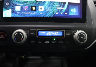 Подержанный автомобиль Honda Civic Sedan 2008 года (19 фото)