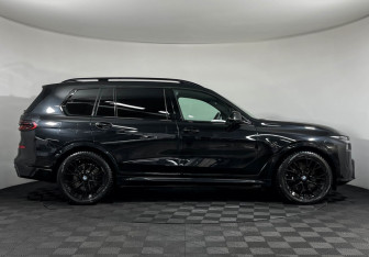 Подержанный автомобиль BMW X7 2024 года (6 фото)