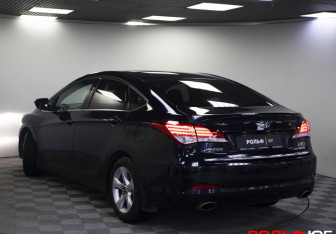 Подержанный автомобиль Hyundai i40 Sedan 2012 года (22 фото)