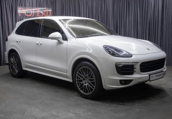 Подержанный автомобиль Porsche Cayenne 2017 года (3 фото)