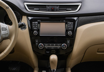 Подержанный автомобиль Nissan X-Trail 2017 года (14 фото)