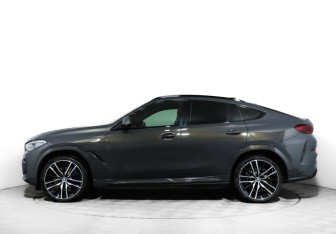 Подержанный автомобиль BMW X6 2022 года (8 фото)