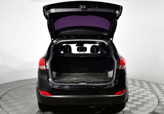 Подержанный автомобиль Hyundai ix35 2013 года (10 фото)