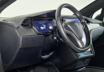 Подержанный автомобиль Tesla Model X 2020 года (13 фото)