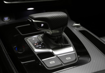 Подержанный автомобиль Audi Q5 2024 года (22 фото)