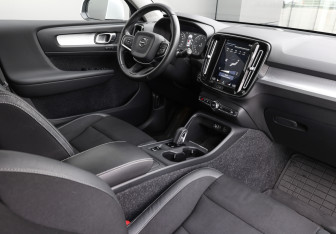 Подержанный автомобиль Volvo XC40 2019 года (9 фото)