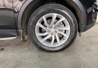Подержанный автомобиль Land Rover Discovery Sport 2017 года (21 фото)