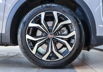 Подержанный автомобиль Hongqi HS7 2025 года (29 фото)