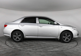 Подержанный автомобиль Toyota Corolla Sedan 2008 года (4 фото)