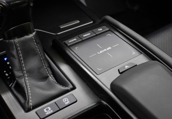 Подержанный автомобиль Lexus ES 2018 года (18 фото)