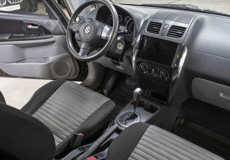 Подержанный автомобиль Suzuki SX4 Hatchback 2014 года (11 фото)