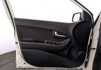 Подержанный автомобиль Kia Picanto 2015 года (19 фото)