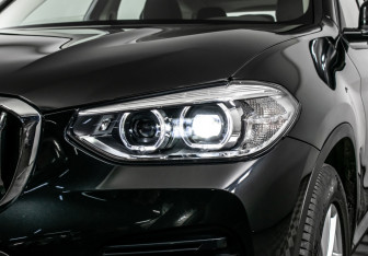 Подержанный автомобиль BMW X3 2020 года (18 фото)