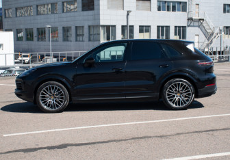 Подержанный автомобиль Porsche Cayenne 2020 года (8 фото)