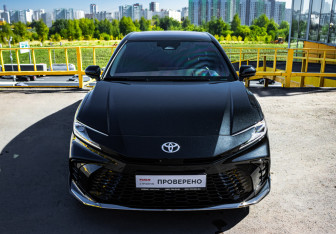 Подержанный автомобиль Toyota Camry Sedan 2025 года (2 фото)