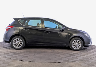 Подержанный автомобиль Nissan Tiida Hatchback 2015 года (4 фото)