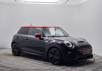 Подержанный автомобиль MINI Hatch 2020 года (3 фото)