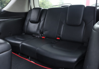 Подержанный автомобиль Infiniti QX56 2011 года (25 фото)