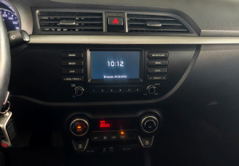 Подержанный автомобиль Kia Rio Sedan 2019 года (14 фото)