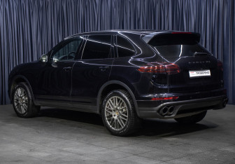 Подержанный автомобиль Porsche Cayenne 2014 года (7 фото)