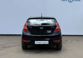 Подержанный автомобиль Hyundai Solaris Hatchback 2013 года (6 фото)