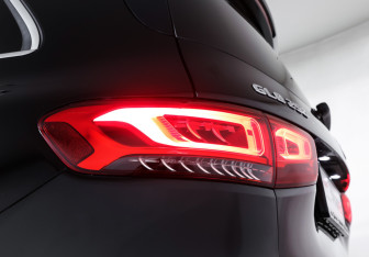 Подержанный автомобиль Mercedes-Benz GLB 2021 года (24 фото)