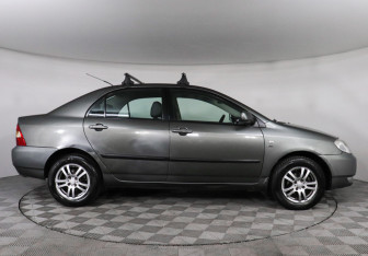 Подержанный автомобиль Toyota Corolla Sedan 2004 года (4 фото)