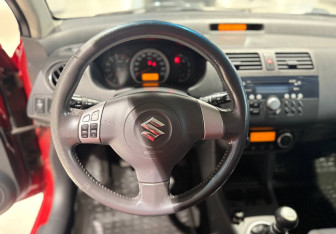Подержанный автомобиль Suzuki Swift Hatchback 2007 года (10 фото)