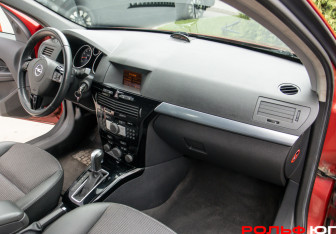 Подержанный автомобиль Opel Astra Hatchback 2008 года (7 фото)