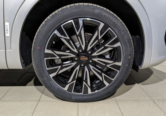 Новый Hongqi HS5 2024 (7 фото)