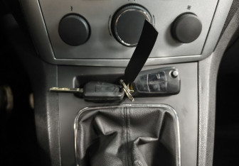 Подержанный автомобиль Opel Zafira Compactvan 2012 года (15 фото)