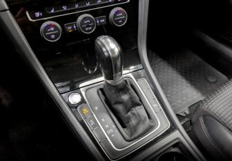 Подержанный автомобиль Volkswagen Golf Hatchback 2014 года (23 фото)