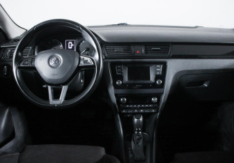 Подержанный автомобиль Skoda Rapid Liftback 2015 года (7 фото)