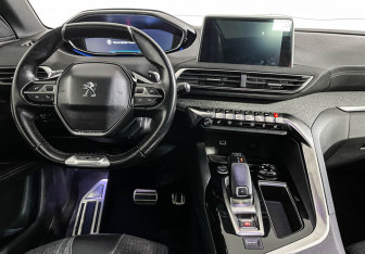 Подержанный автомобиль Peugeot 3008 2018 года (12 фото)