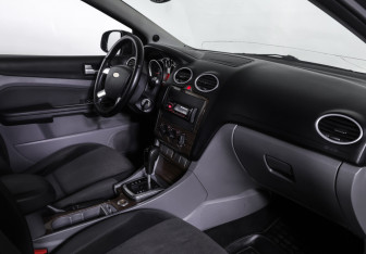 Подержанный автомобиль Ford Focus Hatchback 2008 года (10 фото)