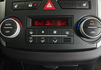Подержанный автомобиль Kia Ceed Hatchback 2010 года (14 фото)
