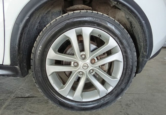 Подержанный автомобиль Nissan Juke 2011 года (18 фото)