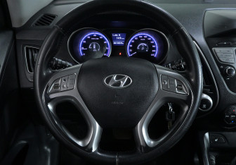 Подержанный автомобиль Hyundai ix35 2010 года (10 фото)