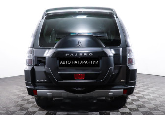 Подержанный автомобиль Mitsubishi Pajero 2015 года (6 фото)
