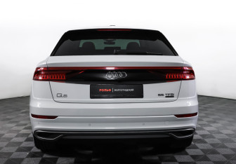 Подержанный автомобиль Audi Q8 2019 года (6 фото)