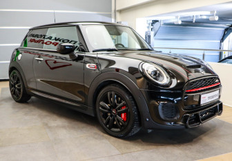 Подержанный автомобиль MINI Hatch 2021 года (3 фото)