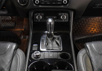 Подержанный автомобиль Volkswagen Touareg 2011 года (15 фото)