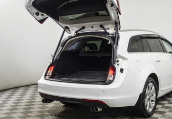 Подержанный автомобиль Opel Insignia Wagon 2014 года (17 фото)